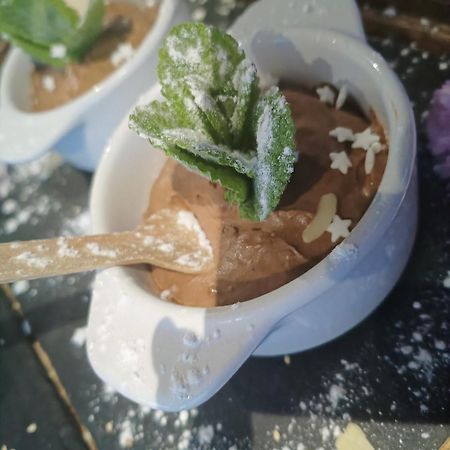 مبيت وإفطار Hyères Le Pavillon Des Pivoines المظهر الخارجي الصورة